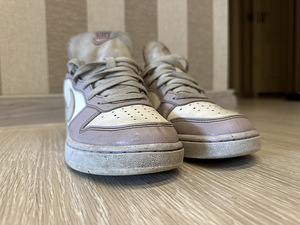 Кроссовки Nike (3 фото из 3)