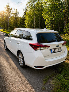 Toyota Auris 1.8 гибрид hybrid LPG (2 фото из 4)