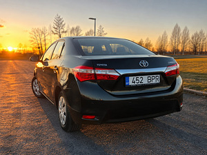 Toyota Corolla 1.6 автомат LPG (2 фото из 5)