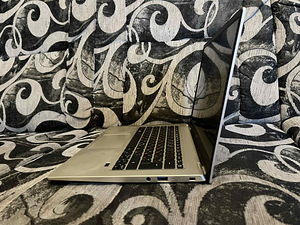 Ноутбук Acer Swift SF114-33 (3 фото из 6)