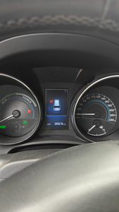 Toyota Auris гибрид LPG 1.7 73 кВт (13 фото из 15)