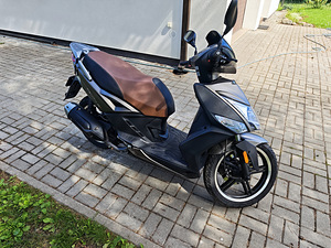 Скутер Kymco (3 фото из 4)