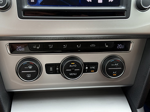 Volkswagen Passat 2016 2.0tdi (8 фото из 15)