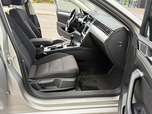 Volkswagen Passat 2016 2.0tdi (10 фото из 15)