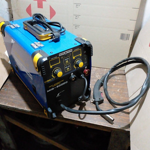 Keevituse poolautomaat Iskra Profi Cobalt MIG 300DC (2 foto / 6)