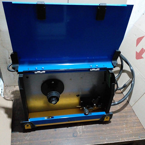 Keevituse poolautomaat Iskra Profi Cobalt MIG 300DC (5 foto / 6)