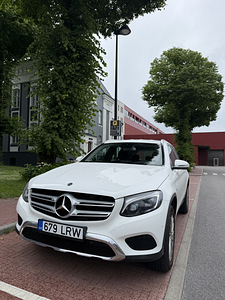 Mercedes-Benz GLC 350e 4MATIC Plug-in Hybrid (2017) (1 фото из 11)