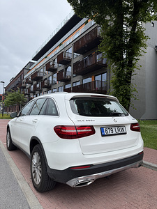 Mercedes-Benz GLC 350e 4MATIC Plug-in Hybrid (2017) (3 фото из 11)