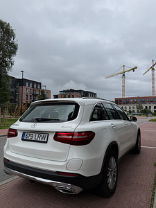 Mercedes-Benz GLC 350e 4MATIC Plug-in Hybrid (2017) (4 фото из 11)