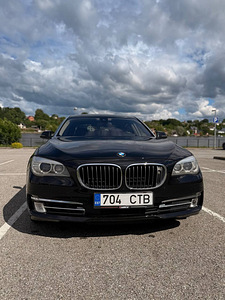 BMW 750d Long Xdrive (1 фото из 15)