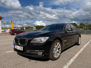 BMW 750d Long Xdrive (2 фото из 15)