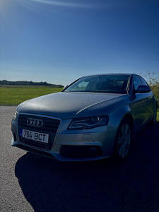 Audi A4 (1 фото из 8)