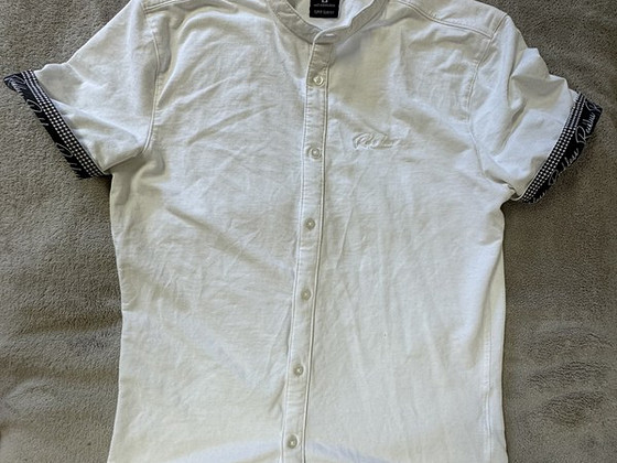 White shirt, size M, 95% cotton, short sleeves, slim fit