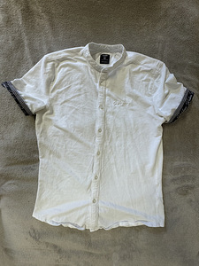White shirt, size M, 95% cotton, short sleeves, slim fit (1 foto / 2)