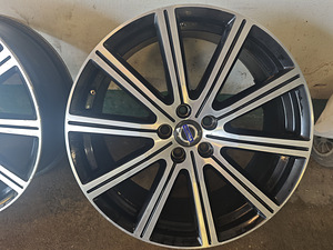 Volvo Titania valuveljed 20x8 5x108 63.4 ET55 (5 foto / 5)