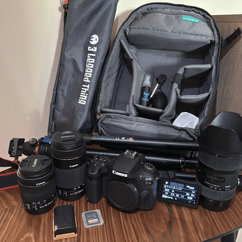 Canon EOS 90D с тремя объективами, штативом и рюкзаком