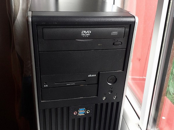 Gaming PC: Core i7 (Xeon) / 8GB / Radeon RX570 / 500GB