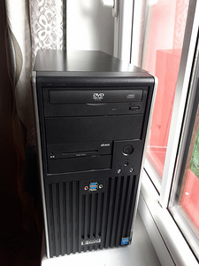 Gaming PC: Core i7 (Xeon) / 8GB / Radeon RX570 / 500GB (1 foto / 9)