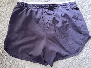 Nike running shorts S (2 foto / 3)