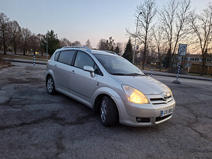 Toyota corolla verso (4 foto / 12)