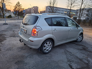 Toyota corolla verso (6 foto / 12)