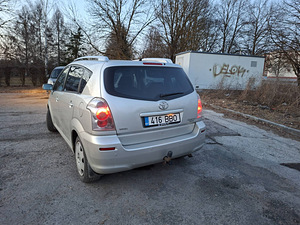 Toyota corolla verso (8 foto / 12)