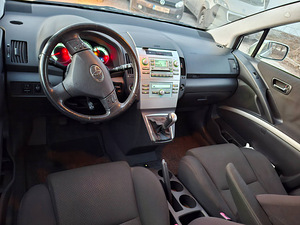 Toyota corolla verso (7 foto / 12)