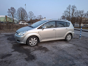 Toyota corolla verso (9 foto / 12)