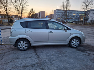 Toyota corolla verso (10 foto / 12)