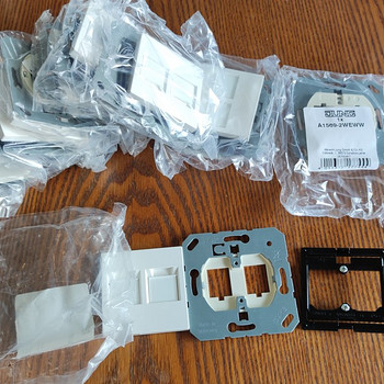 Центральная пластина JUNG RJ45, A1569-2WEWW, 10 шт.