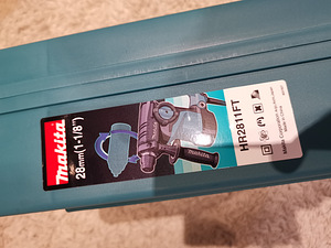 Новый перфоратор Makita HR2811FT (1 фото из 4)
