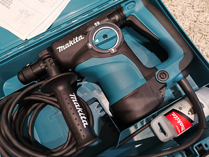 Новый перфоратор Makita HR2811FT (3 фото из 4)