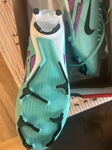 Мужские футбольные бутсы Nike Mercurial Vapor 15 Academy Multi-Ground (2 фото из 3)