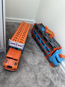Машинки Hot Wheels (2 фото из 3)