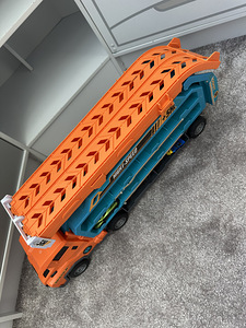 Машинки Hot Wheels (3 фото из 3)