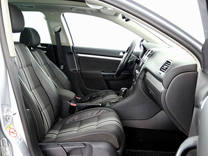 Volkswagen Golf Match ATM 1.6 TDI 77kW (6 фото из 9)