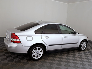 Volvo S40 Momentum 2.0 D4 100kW (3 фото из 7)