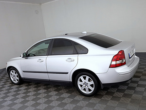 Volvo S40 Momentum 2.0 D4 100kW (4 фото из 7)