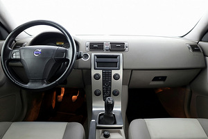 Volvo S40 Momentum 2.0 D4 100kW (5 фото из 7)