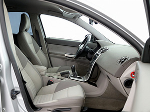 Volvo S40 Momentum 2.0 D4 100kW (6 фото из 7)
