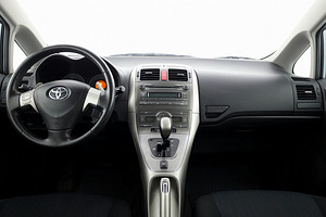 Toyota Auris Linea Sol ATM 1.6 91kW (5 фото из 8)