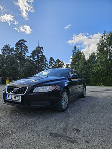 Volvo V70 (1 фото из 12)