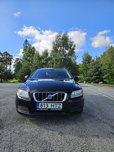 Volvo V70 (2 фото из 12)