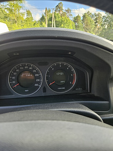 Volvo V70 (9 фото из 12)