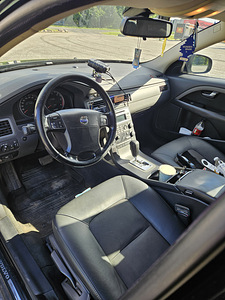 Volvo V70 (10 фото из 12)