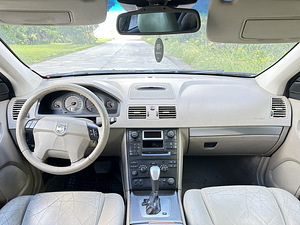 Volvo XC90 (7 фото из 8)
