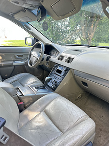 Volvo XC90 (8 фото из 8)