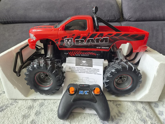 Радиоуправляемый New Bright RAM 1500 USB 2.4GHZ машина игра