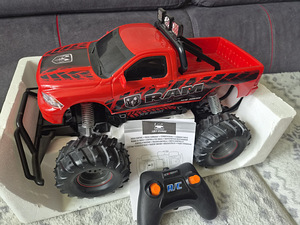 Kaugjuhitav auto New Bright RAM 1500 USB 2.4GHZ pult Mäng (2 foto / 5)