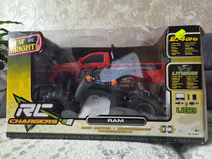 Kaugjuhitav auto New Bright RAM 1500 USB 2.4GHZ pult Mäng (4 foto / 5)